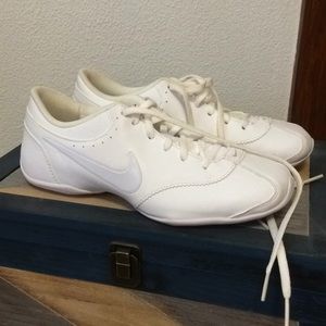 Nike Cheer Unite white tennis shoes 6.5